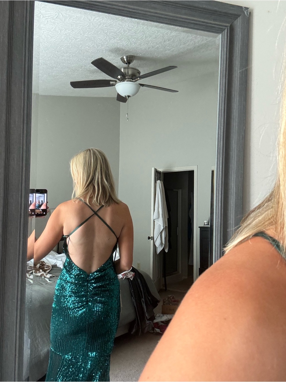 Portia and Scarlet Emerald Green Sequin V-Neck Evening Gown NWT - Picture 2 of 3